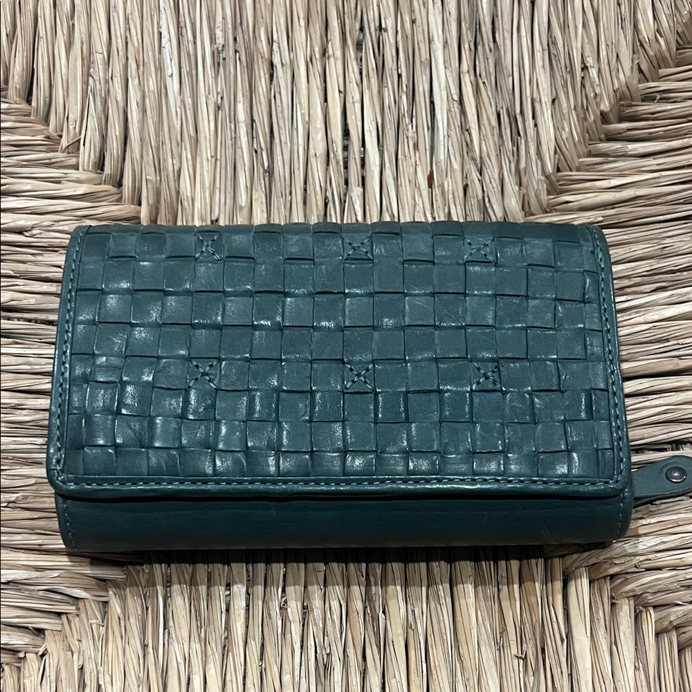 Chic Woven Leather Wallet - Deep Green